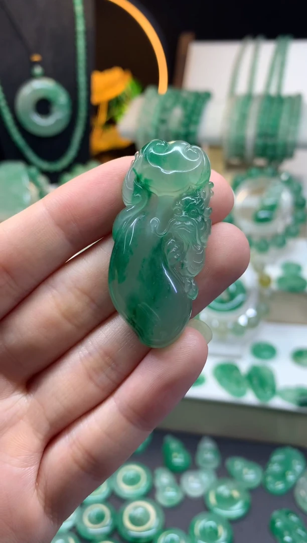吊坠(不含链)未镶嵌石英质玉（非洲翠）宝宝龙 如意