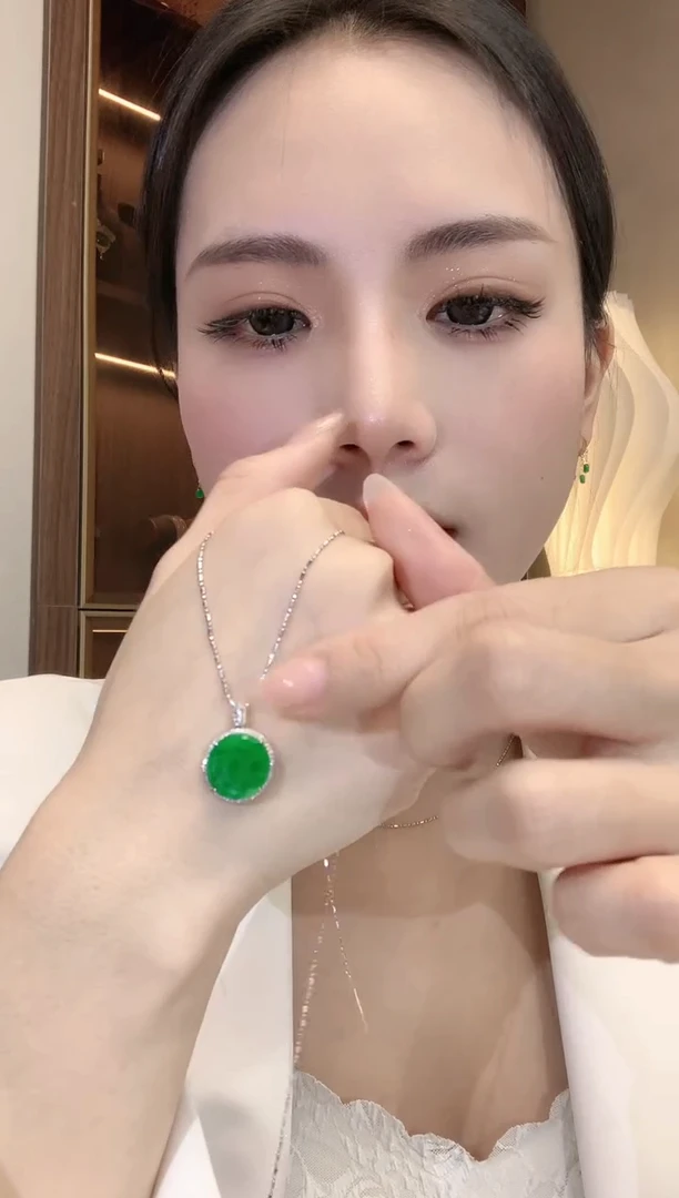 【闪购商品】翡翠吊坠(不含链)18K金镶嵌C24 多样性发货一件