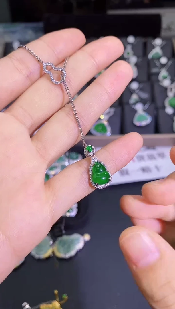 【闪购商品】翡翠吊坠(赠链)银S925镶嵌豪镶葫芦套链