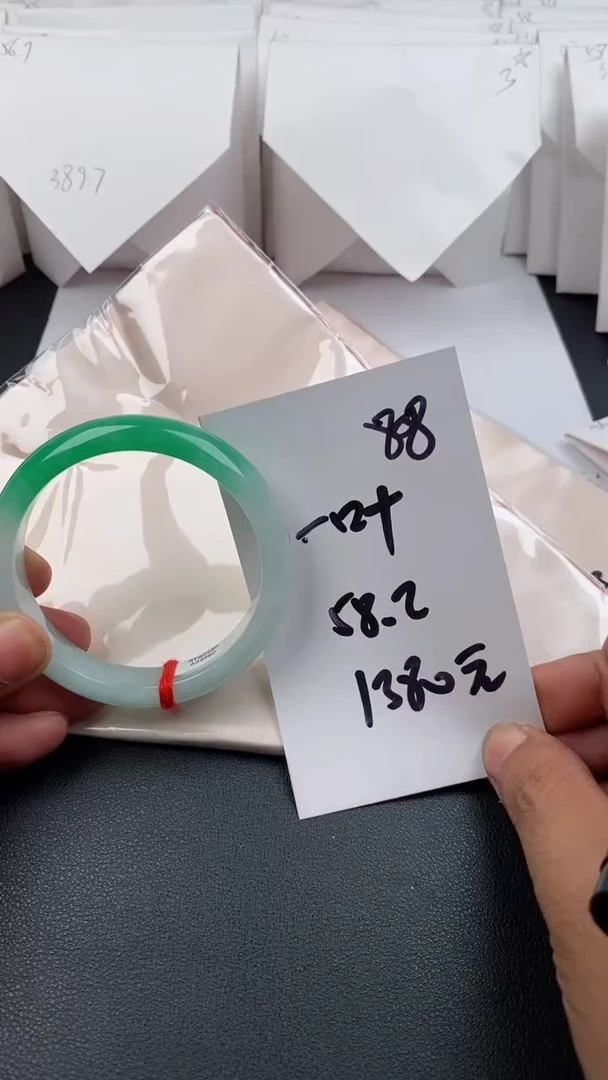 一**夏 拍哪个发哪个，以实物为准