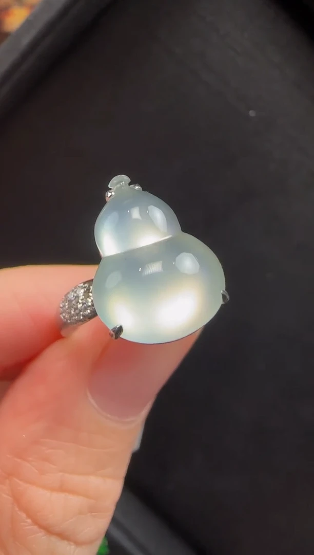 18K金镶嵌戒指翡翠418葫芦一枚