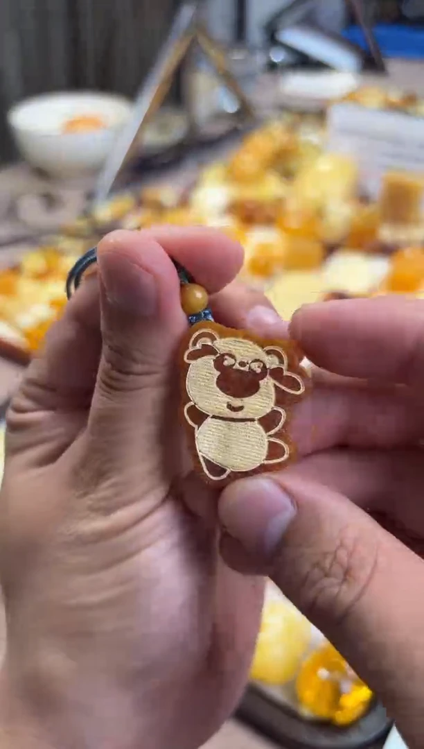 未镶嵌琥珀裸石吊坠4.2g