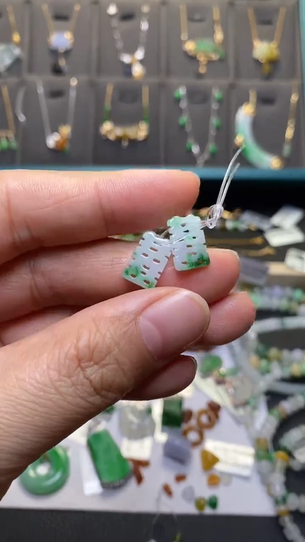 颈饰未镶嵌翡翠净货36249