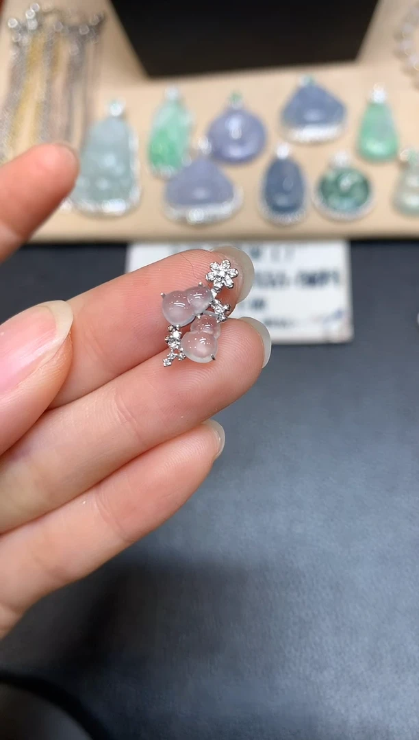【闪购商品】翡翠颈饰18K金镶嵌葫芦【无服务费