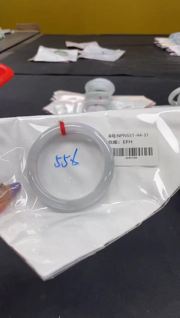 未镶嵌手镯翡翠翡翠手镯