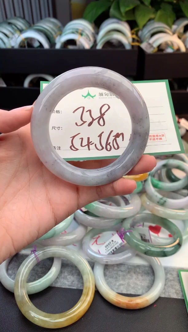 未镶嵌定制翡翠毛货需精细抛光+多人