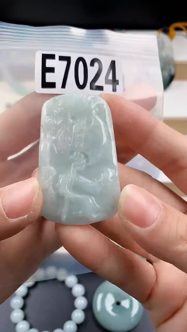 颈饰未镶嵌翡翠天然翡翠吊坠挂件