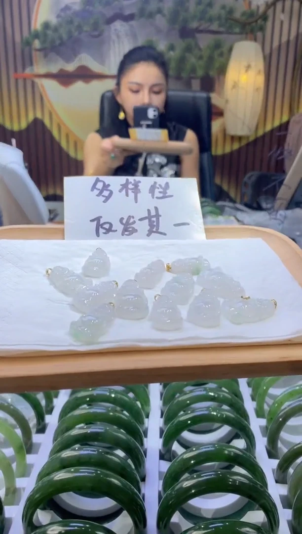 翡翠18K金镶嵌颈饰多样性仅发其一00624