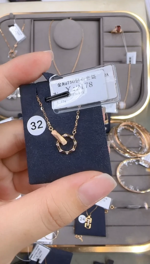 颈饰18K金镶嵌钻石1807