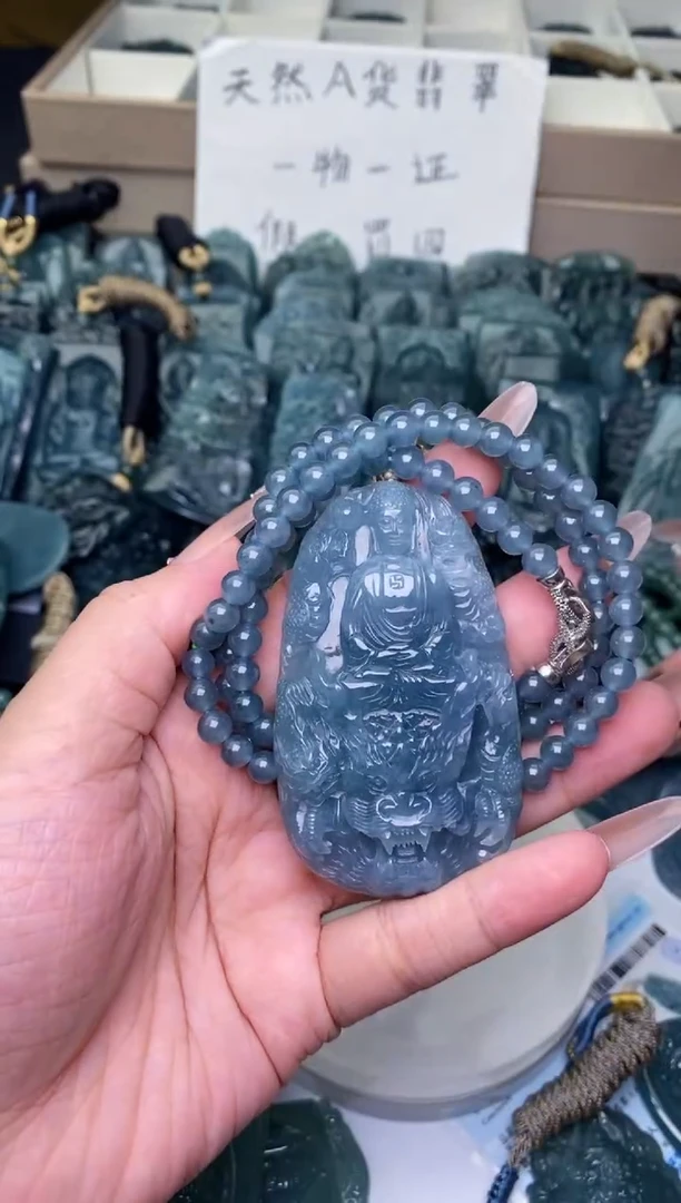 颈饰未镶嵌翡翠