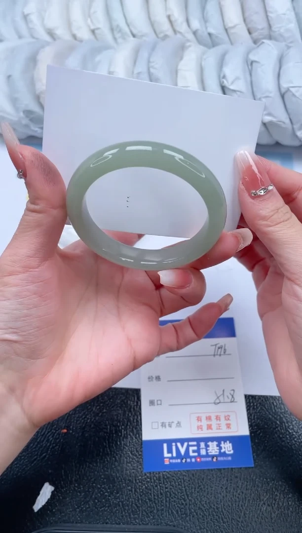 【闪购商品】石英质玉手镯未镶嵌T196-51.8