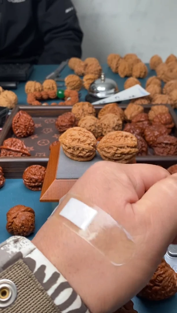 吊坠文玩核桃大沽石786