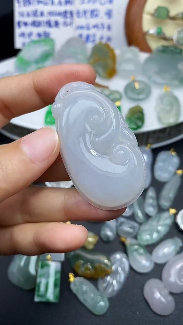 颈饰未镶嵌翡翠吊坠
