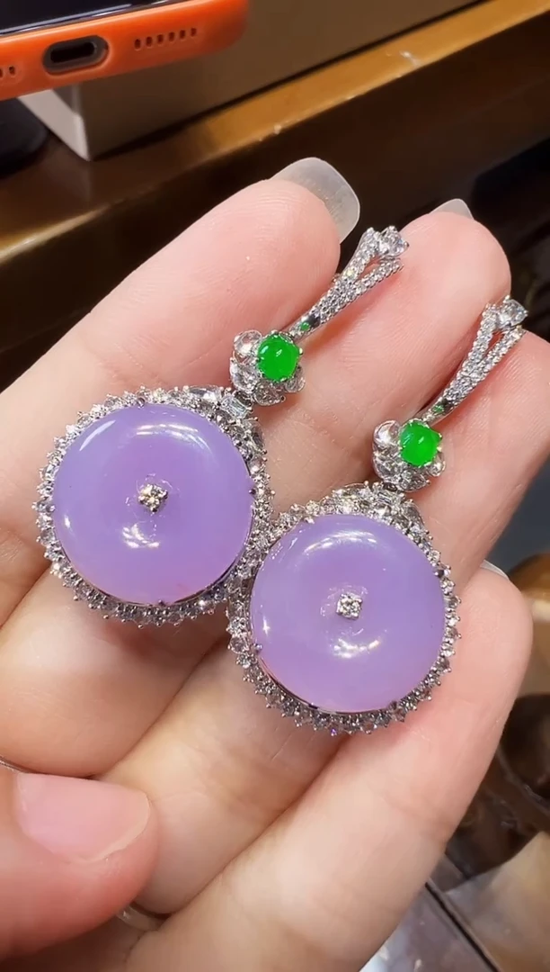 18K金镶嵌翡翠耳饰平安扣