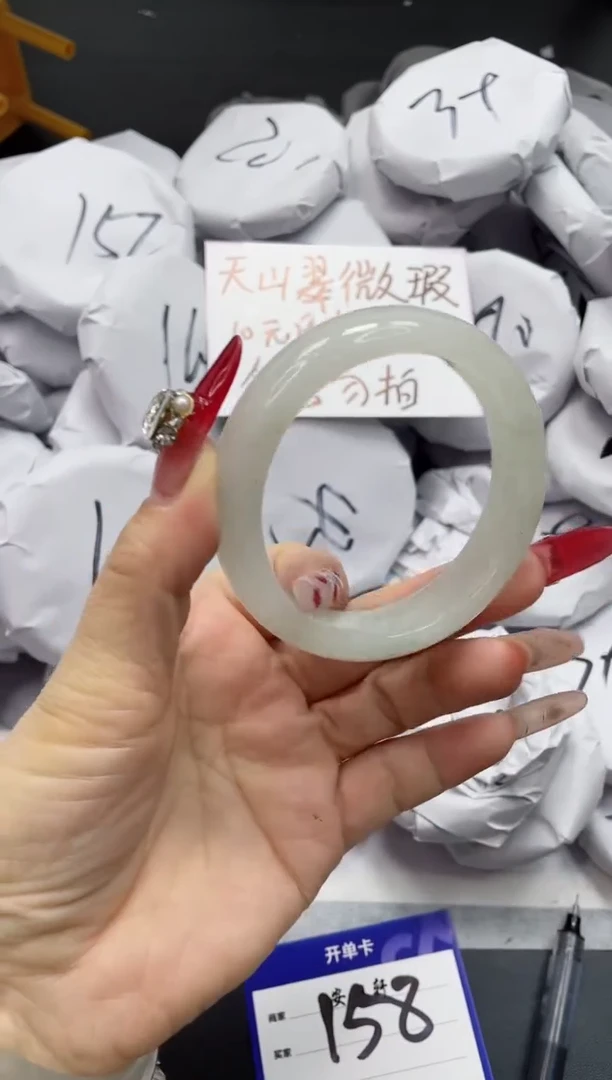 【闪购商品】石英质玉手镯未镶嵌158