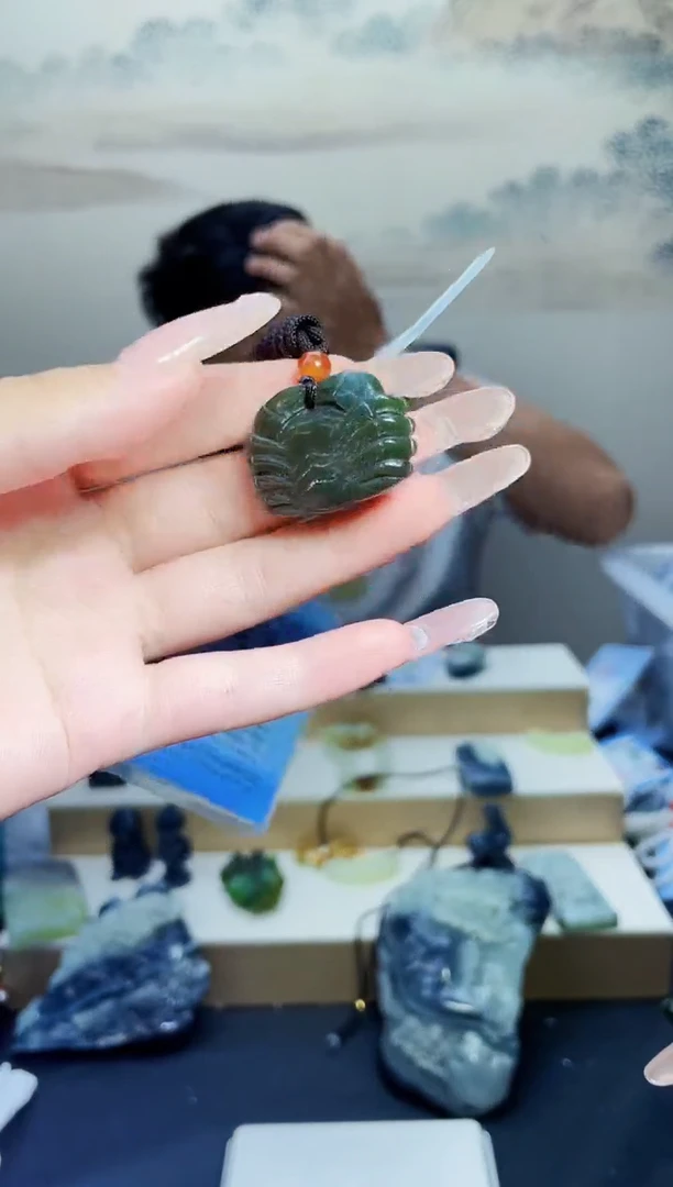 和田玉未镶嵌颈饰1