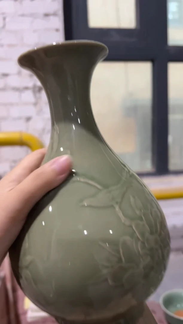 微瑕】耀州窑玉壶春瓶一个