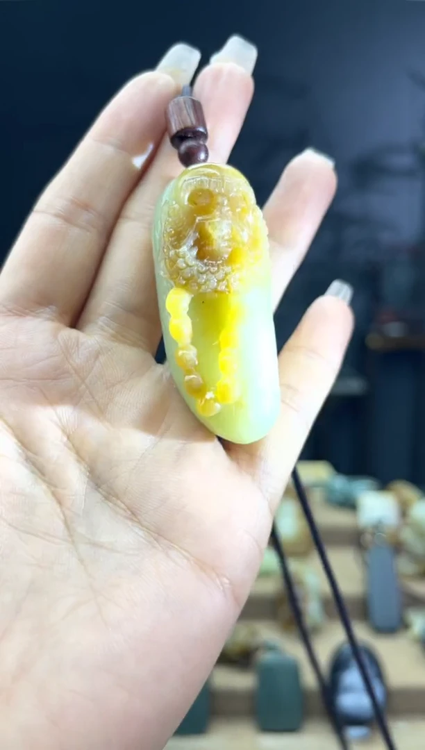 颈饰未镶嵌和田玉1