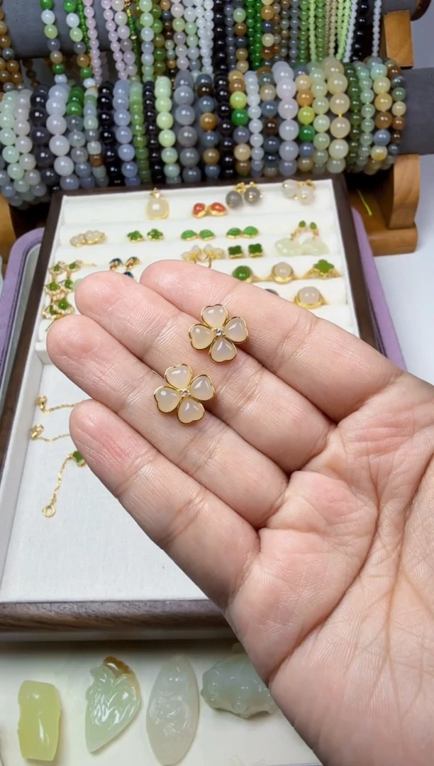 和田玉银S925镶嵌耳饰四叶草耳钉一对