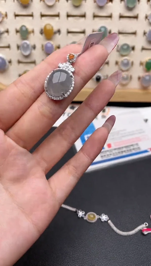 【闪购商品】翡翠吊坠(赠链)银S925镶嵌一物一证一礼盒