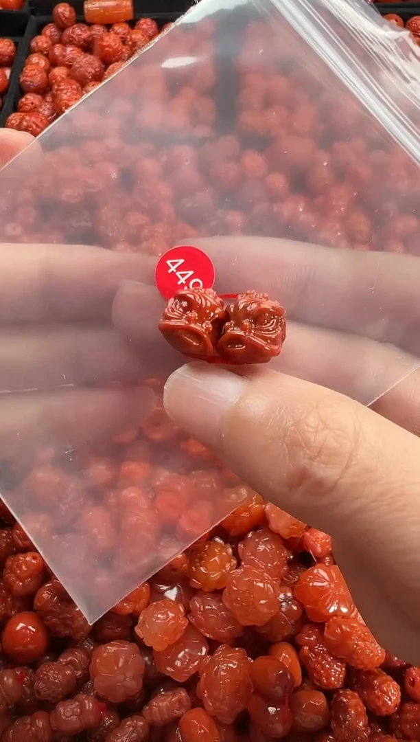 颈饰未镶嵌南红玛瑙1