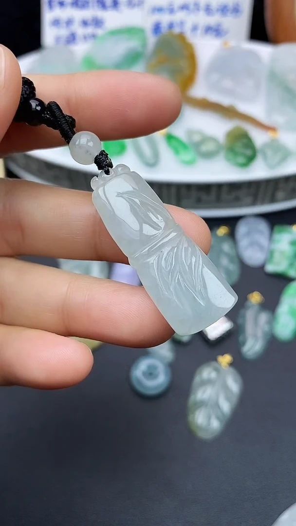 颈饰未镶嵌翡翠吊坠