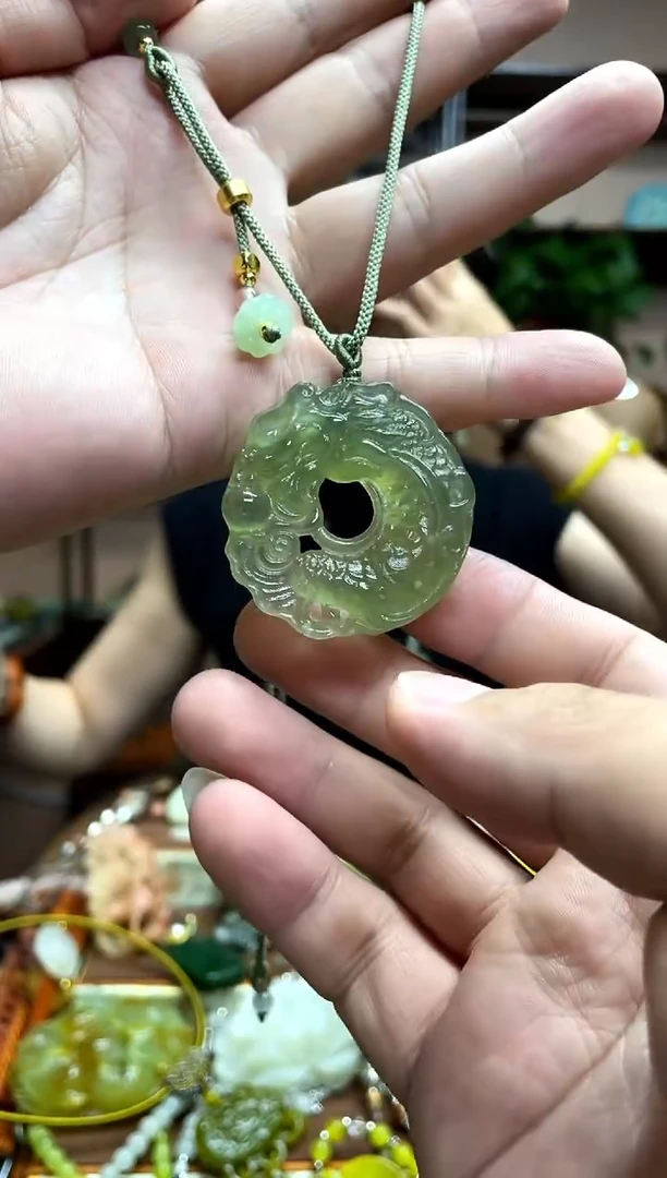 未镶嵌岫玉吊坠·