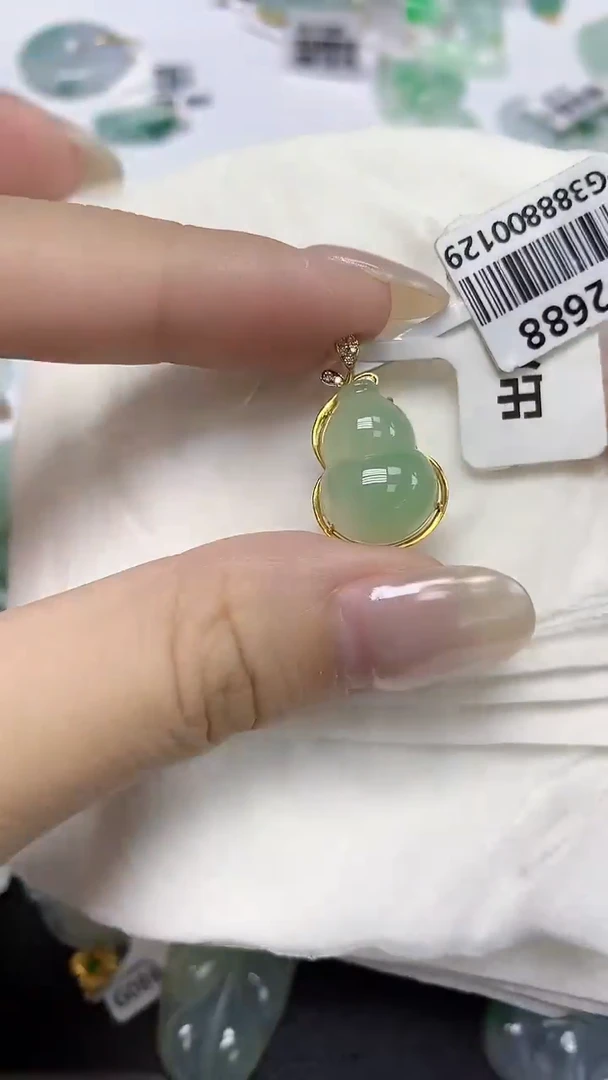 翡翠18K金镶嵌颈饰天然缅甸翡翠A货