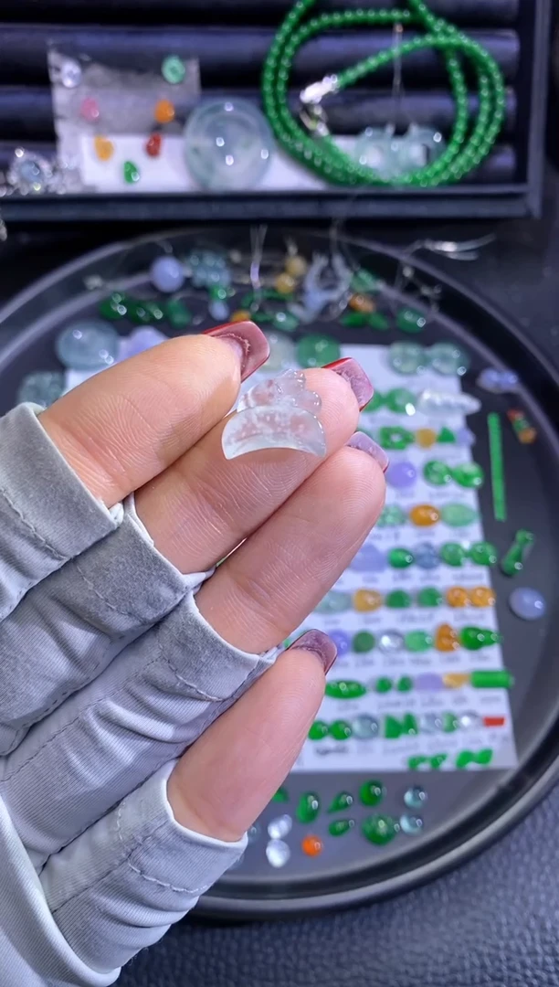 未镶嵌挂件翡翠马鞍