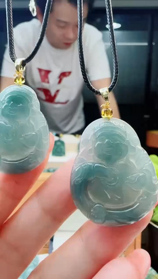 翡翠未镶嵌颈饰多样性发货其中一件