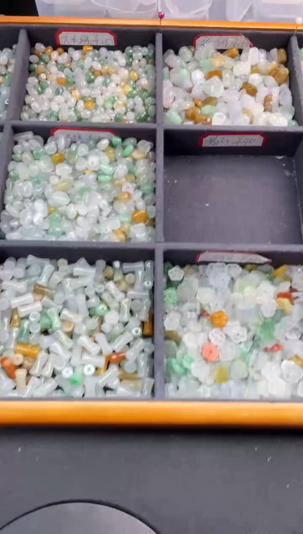 翡翠未镶嵌颈饰0000000000