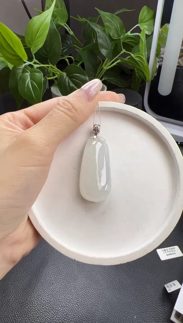 【闪购商品】翡翠项链18K金镶嵌福瓜