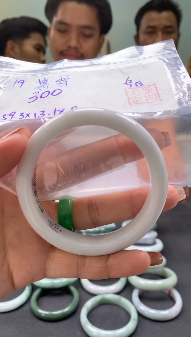 翡翠手镯未镶嵌暮***烟翡翠手镯 下单联系小耳机#19