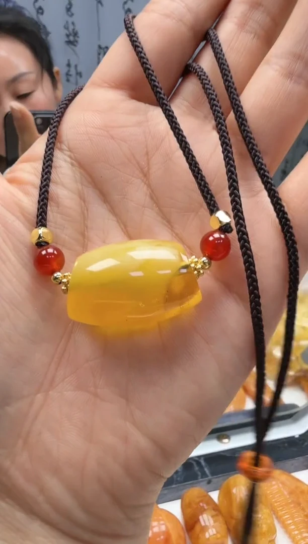 裸石琥珀未镶嵌如图