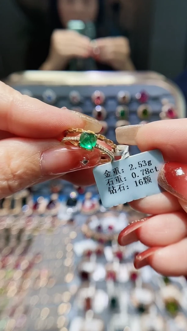 【闪购商品】祖母绿戒指18K金镶嵌0.78.