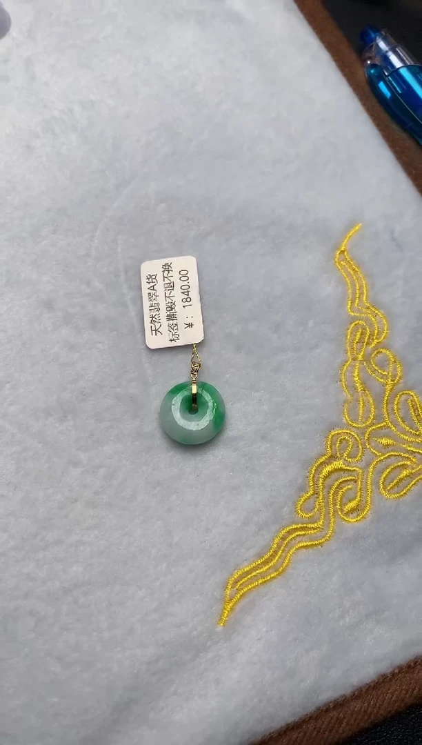 颈饰18K金镶嵌翡翠21