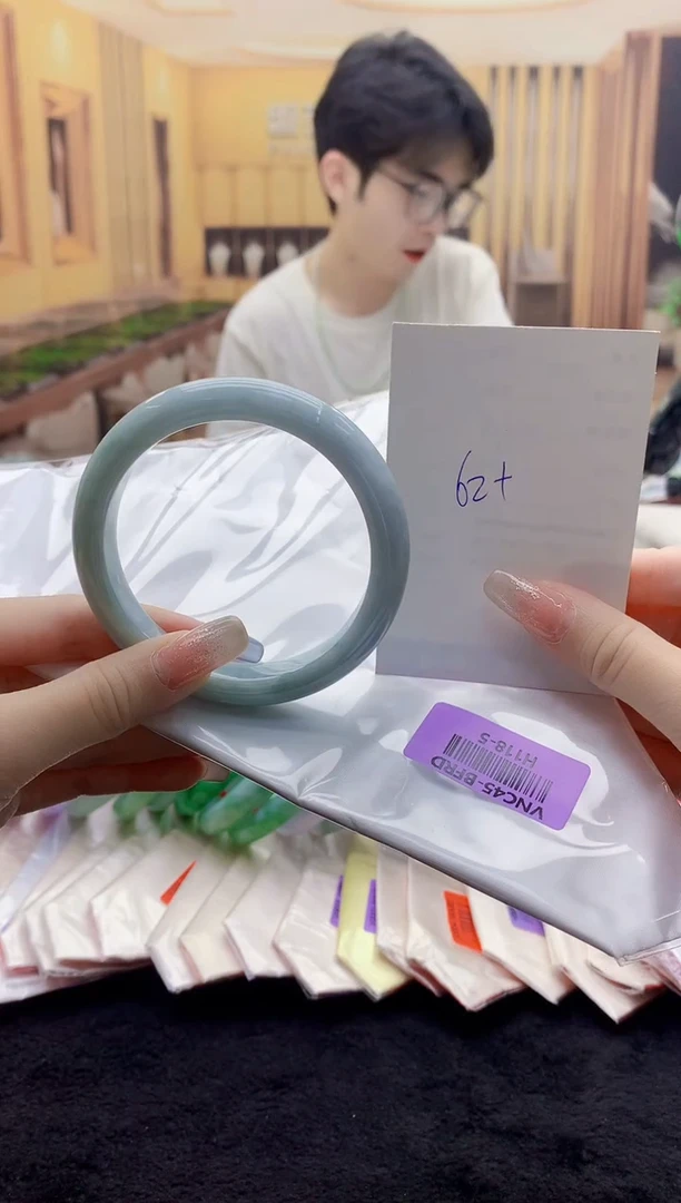 翡翠手镯未镶嵌    H118-5