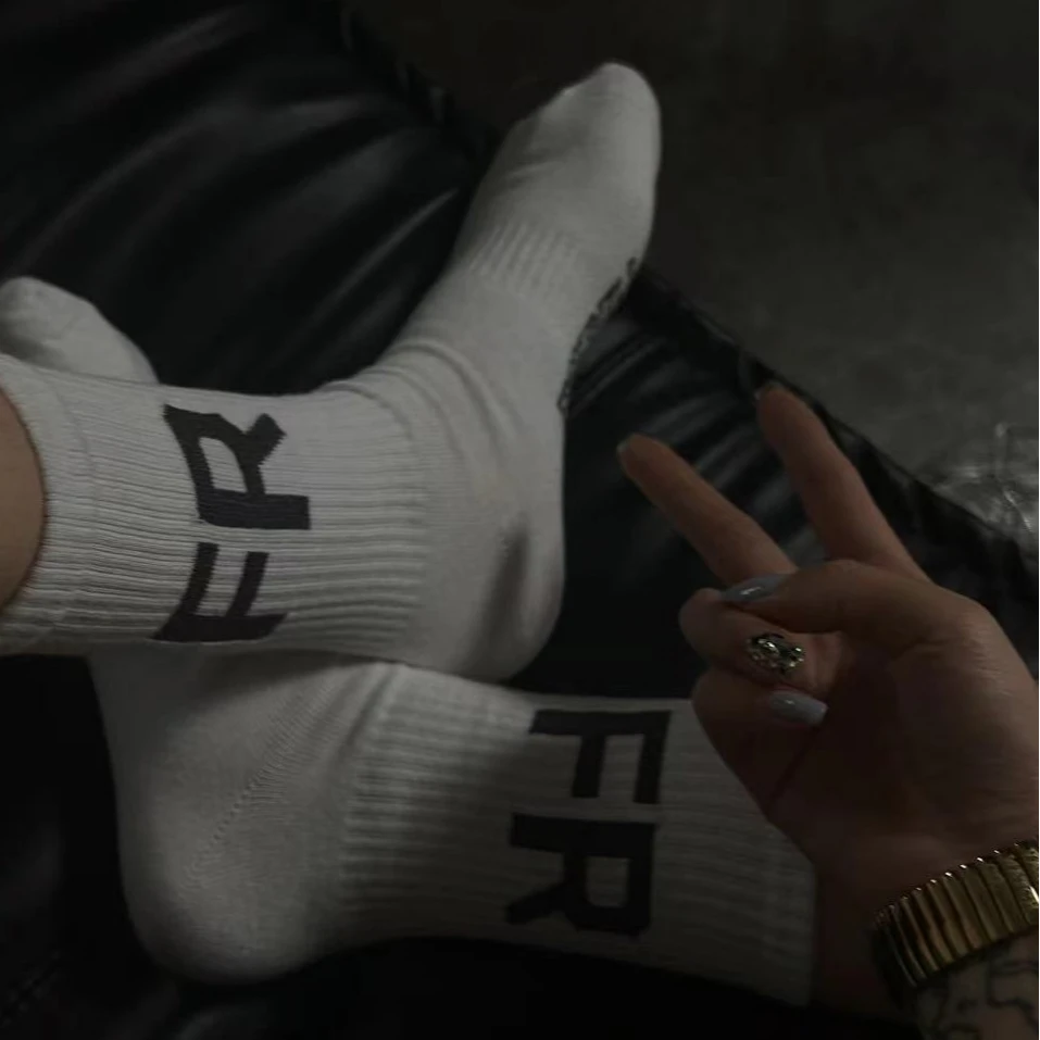 潮牌高街透气白色直筒袜户外运动袜子