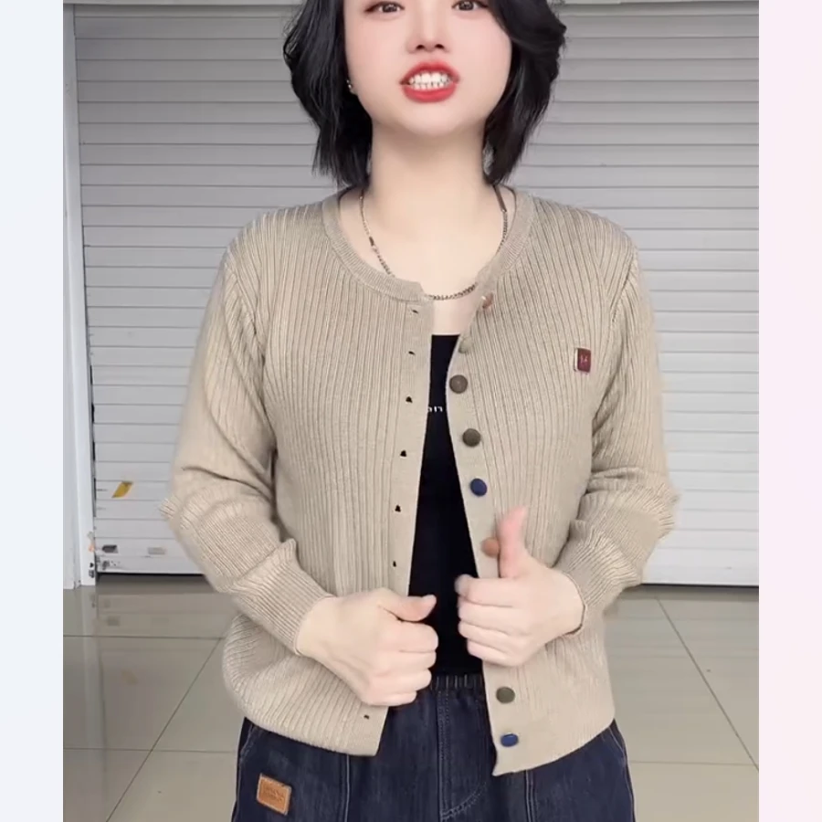 彩色纽扣设计感针织开衫女秋冬显瘦百搭上衣新款小个子外套时尚潮