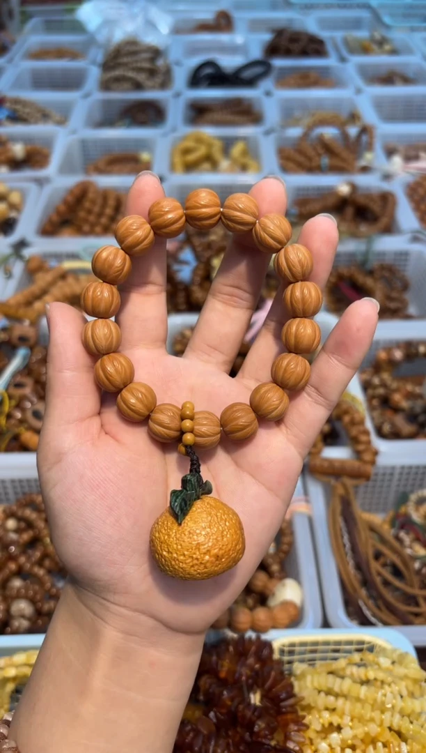 手串白玉菩提猴头丝瓜酥配仿真砂糖橘提溜