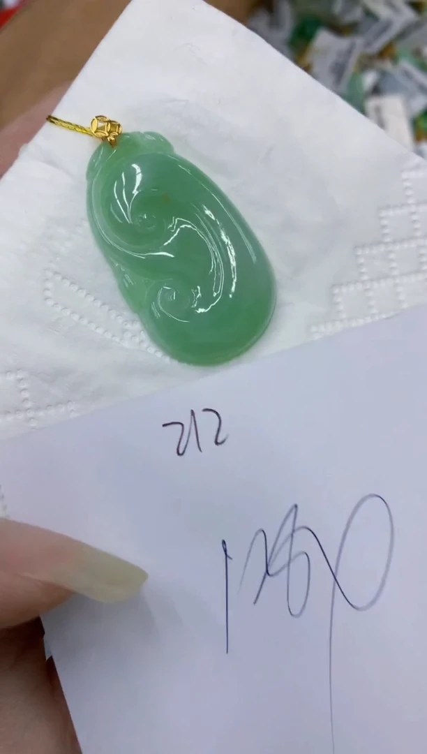 翡翠18K金镶嵌颈饰111111111111