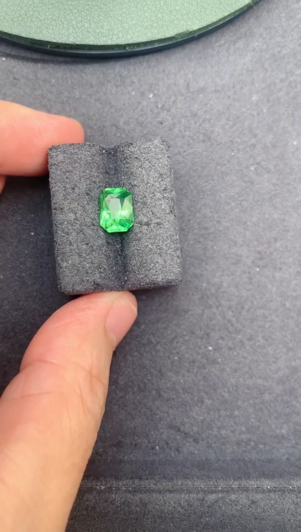 石榴石裸石未镶嵌2ct沙弗莱  BE