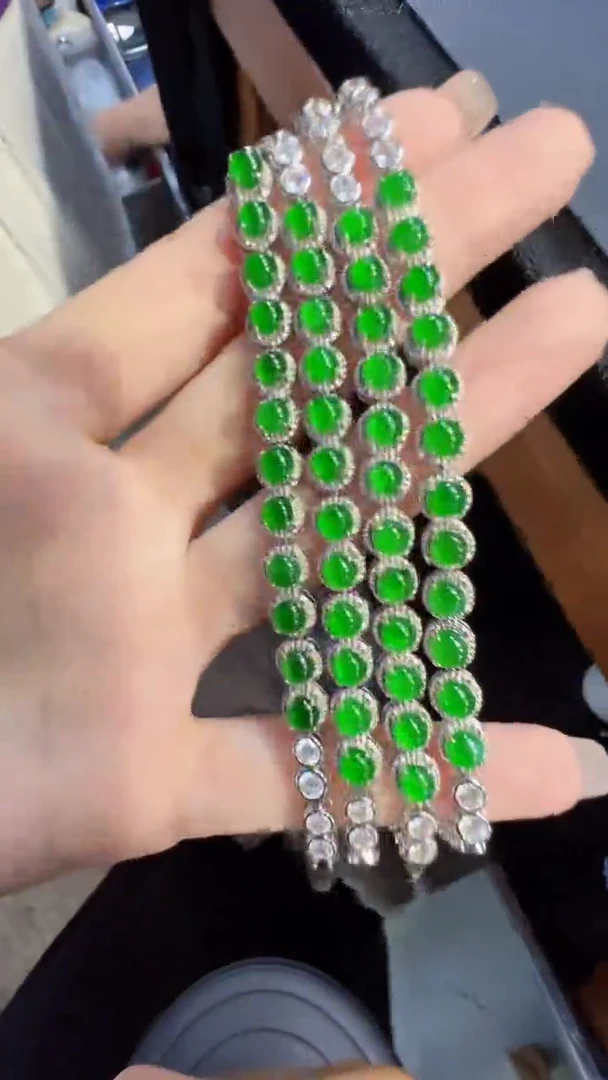 定制翡翠未镶嵌翡翠A货有轻微色差属于正常现象，手链多样性发货1