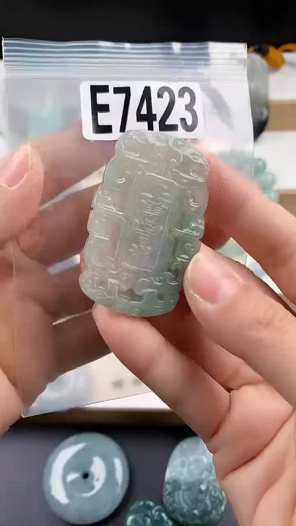 颈饰未镶嵌翡翠天然翡翠吊坠挂件