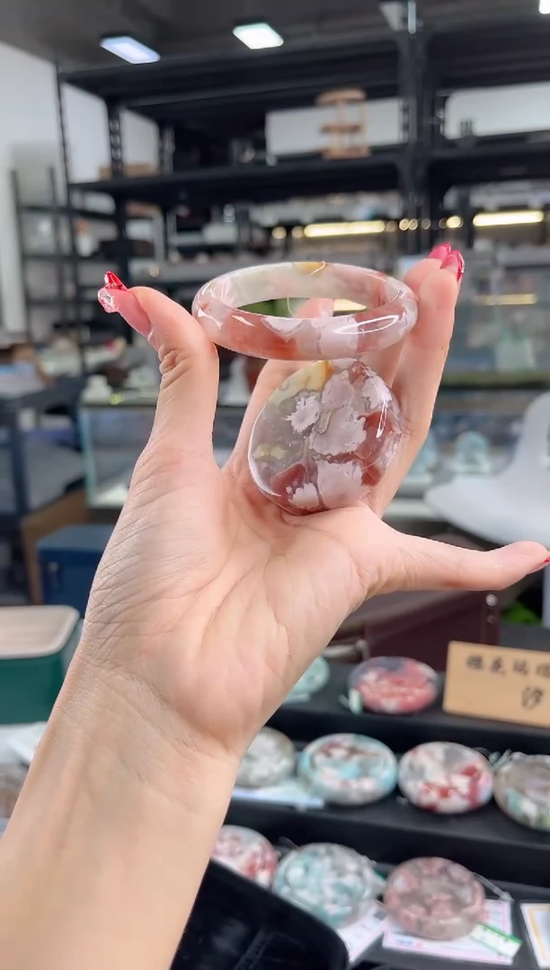 未镶嵌手镯石英质玉六*六圈口（赠品镯心）