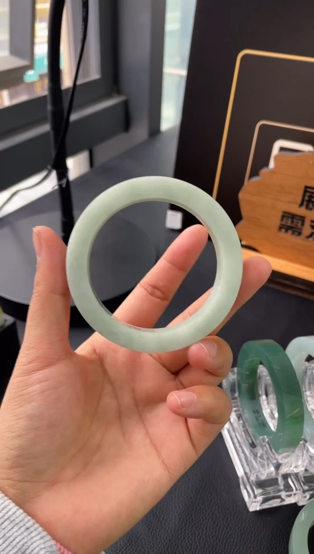 未镶嵌手镯定制翡翠手镯