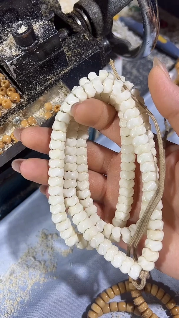 手串龙脊菩提暴****）卡9+龙骨小白龙脖挂
