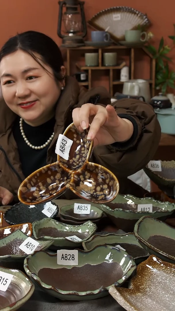 陶瓷 A843陶瓷一只窑变结晶三格微瑕可能开片