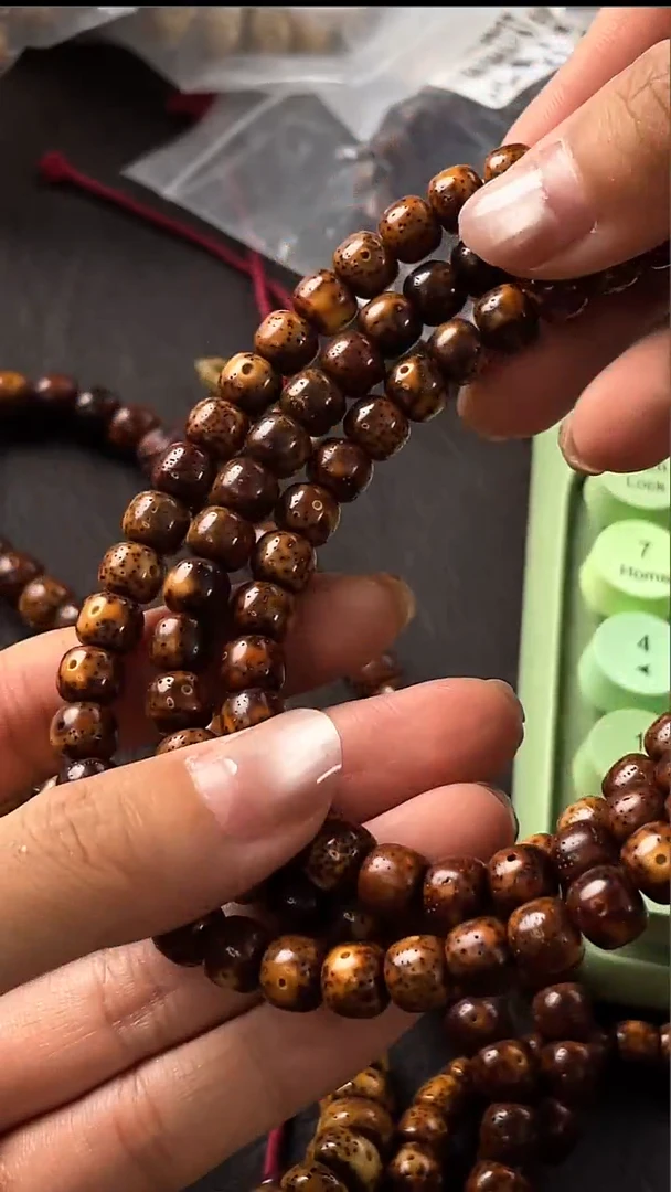 吊坠星月菩提精工级中珀桶珠8*7长串