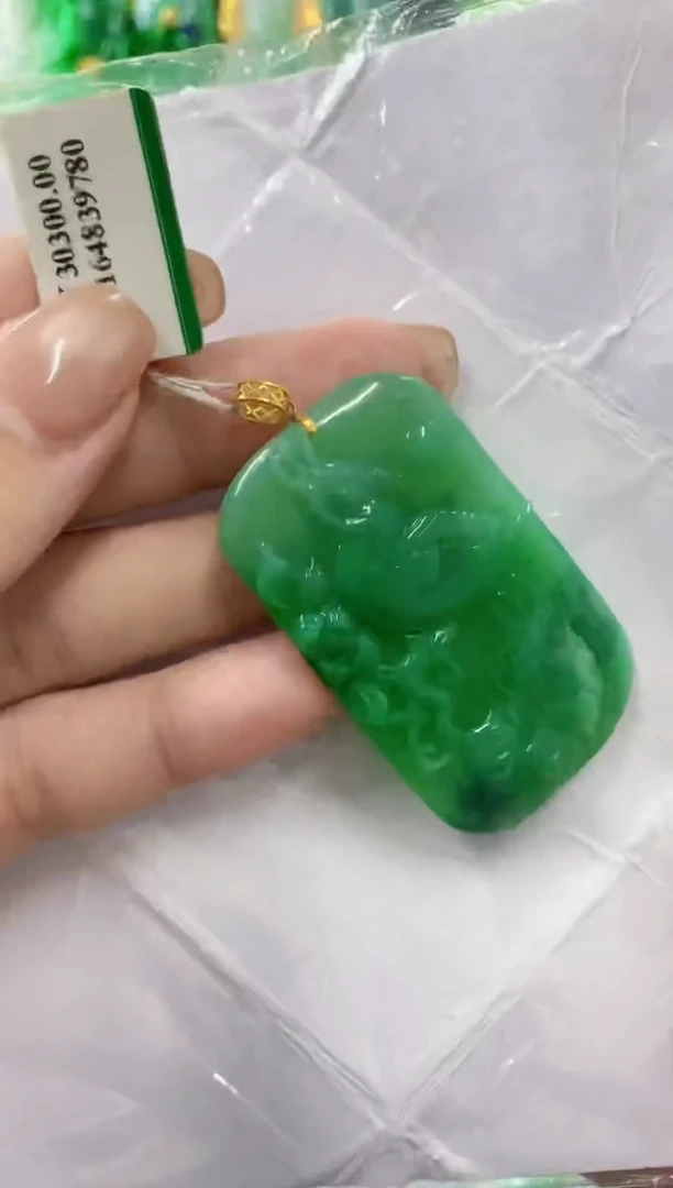 翡翠18K金镶嵌吊坠(不含链)缅甸翡翠挂件